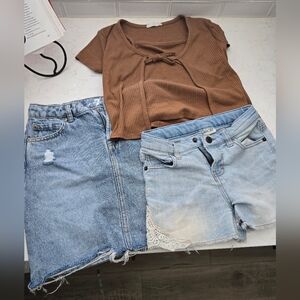 Brown Ribbed Tie-Front Crop Top with Light Denim Skirt & Frayed Shorts